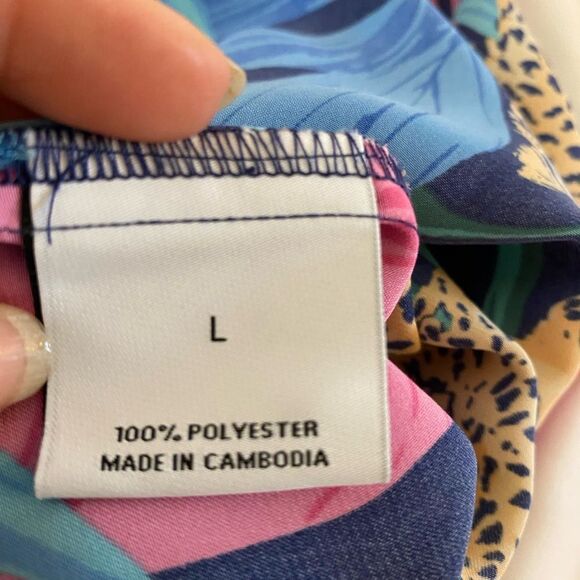 Can Winkle & co L Tropical print tank top in a silky polyester - Picture 7 of 8